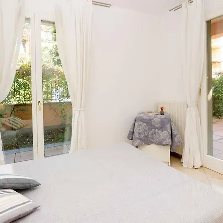 R3 - Two-bedroom With Private Sunny Garden