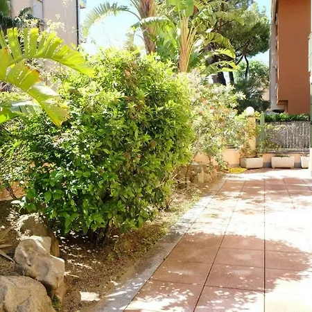 R3 - Two-bedroom With Private Sunny Garden Appartamento Bordighera