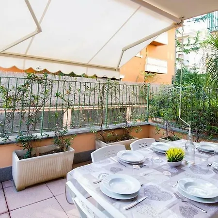 R3 - Two-bedroom With Private Sunny Garden Apartmán *