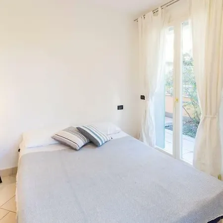 R3 - Two-bedroom With Private Sunny Garden Apartmán Bordighera