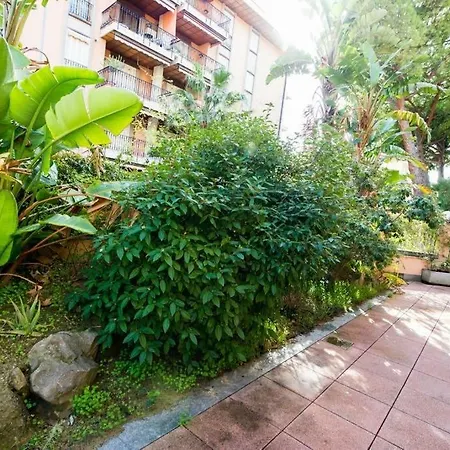 R3 - Two-bedroom With Private Sunny Garden
