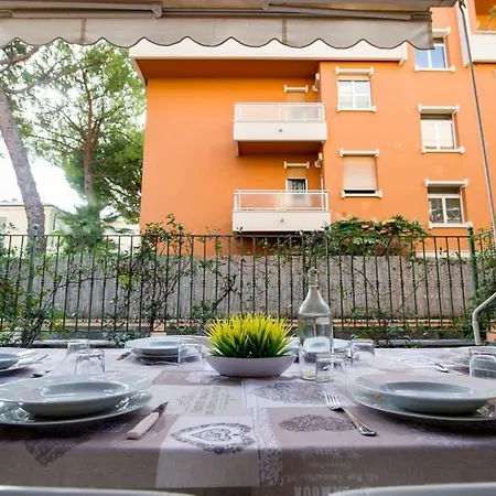R3 - Two-bedroom With Private Sunny Garden Appartamento *