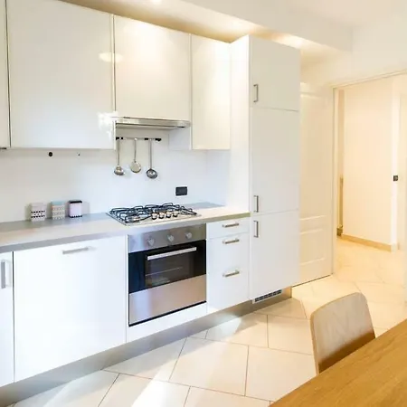 R3 - Two-bedroom With Private Sunny Garden
