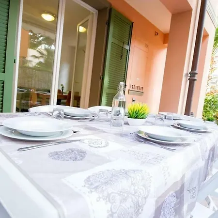 Apartmán R3 - Two-bedroom With Private Sunny Garden Bordighera