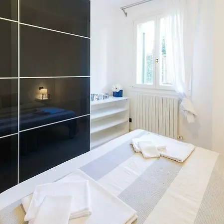R3 - Two-bedroom With Private Sunny Garden דירה בורדיגרה
