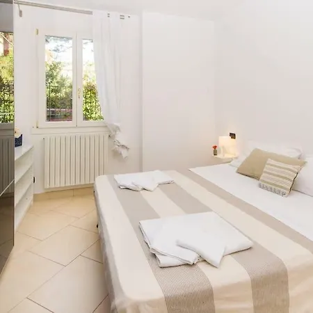 R3 - Two-bedroom With Private Sunny Garden Daire Bordighera
